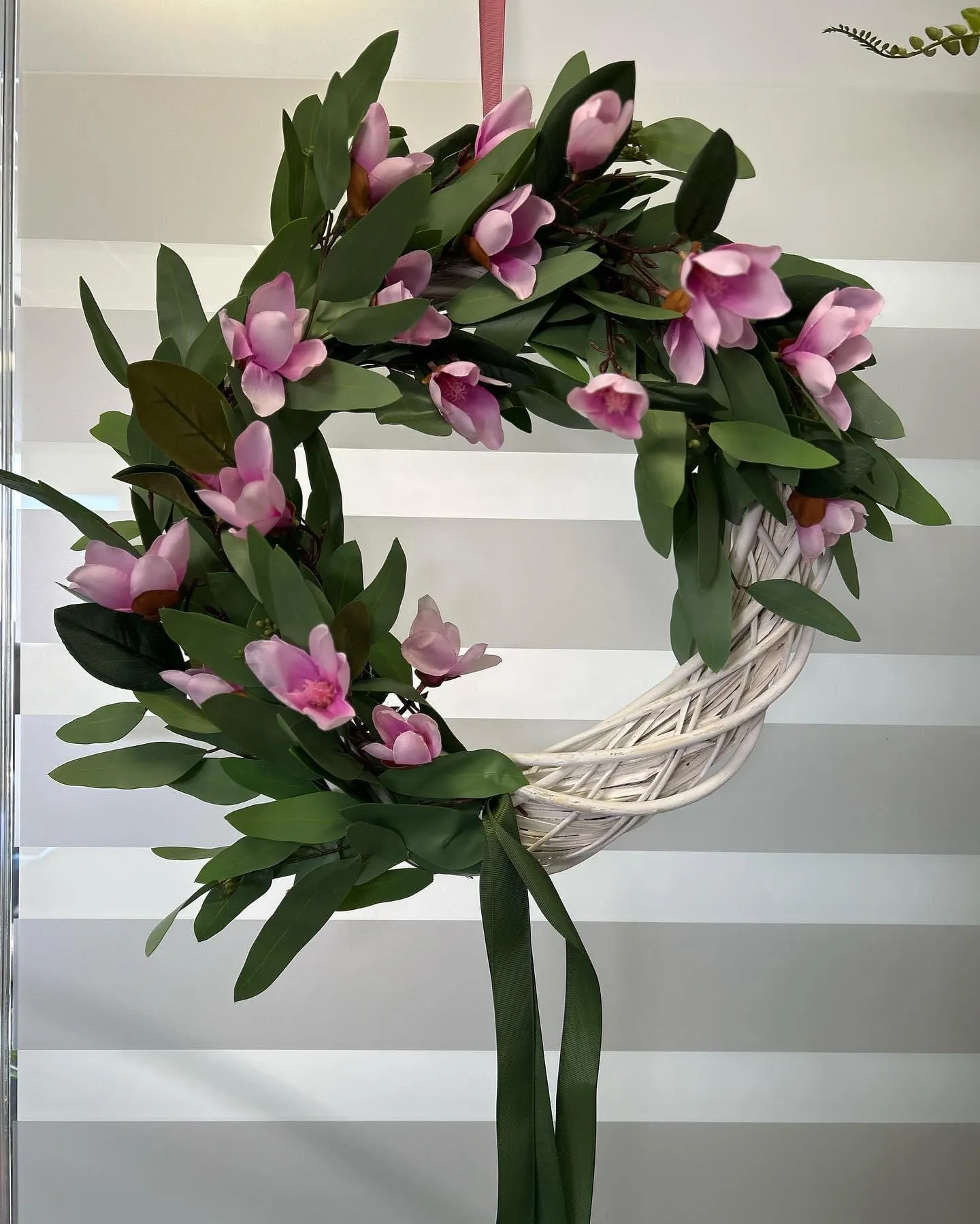 Wianek z delikatną magnolią